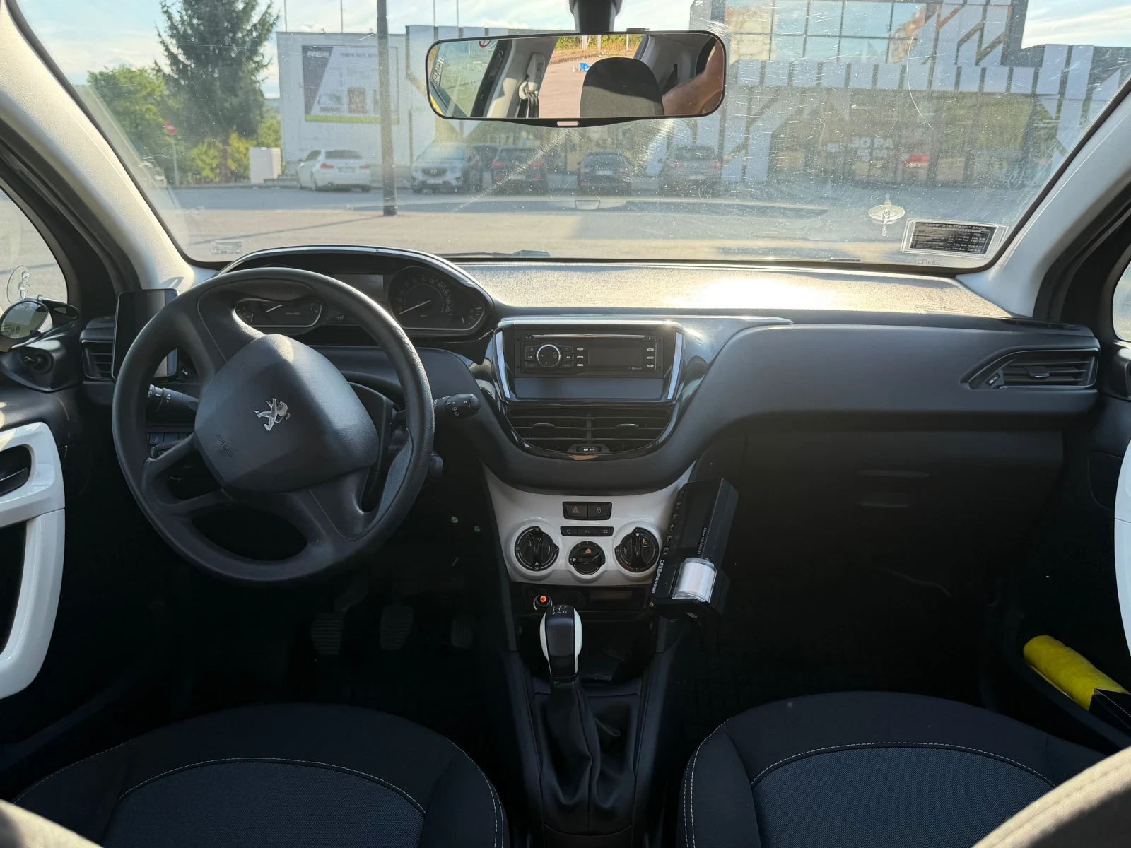 Peugeot 208, снимка 12 - Автомобили и джипове - 56108309