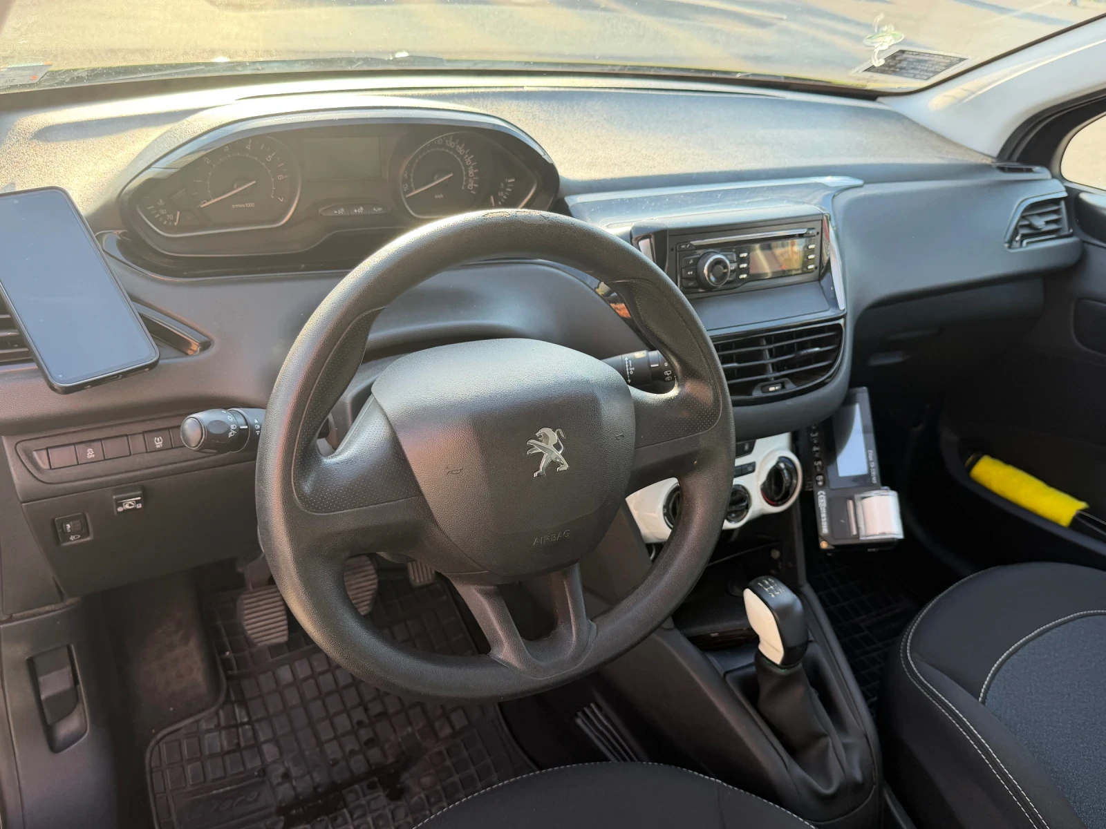 Peugeot 208, снимка 11 - Автомобили и джипове - 56108309