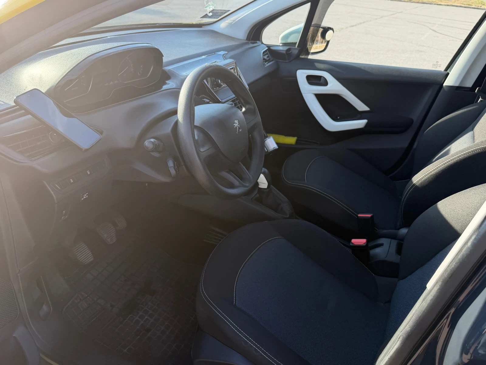 Peugeot 208, снимка 15 - Автомобили и джипове - 56108309