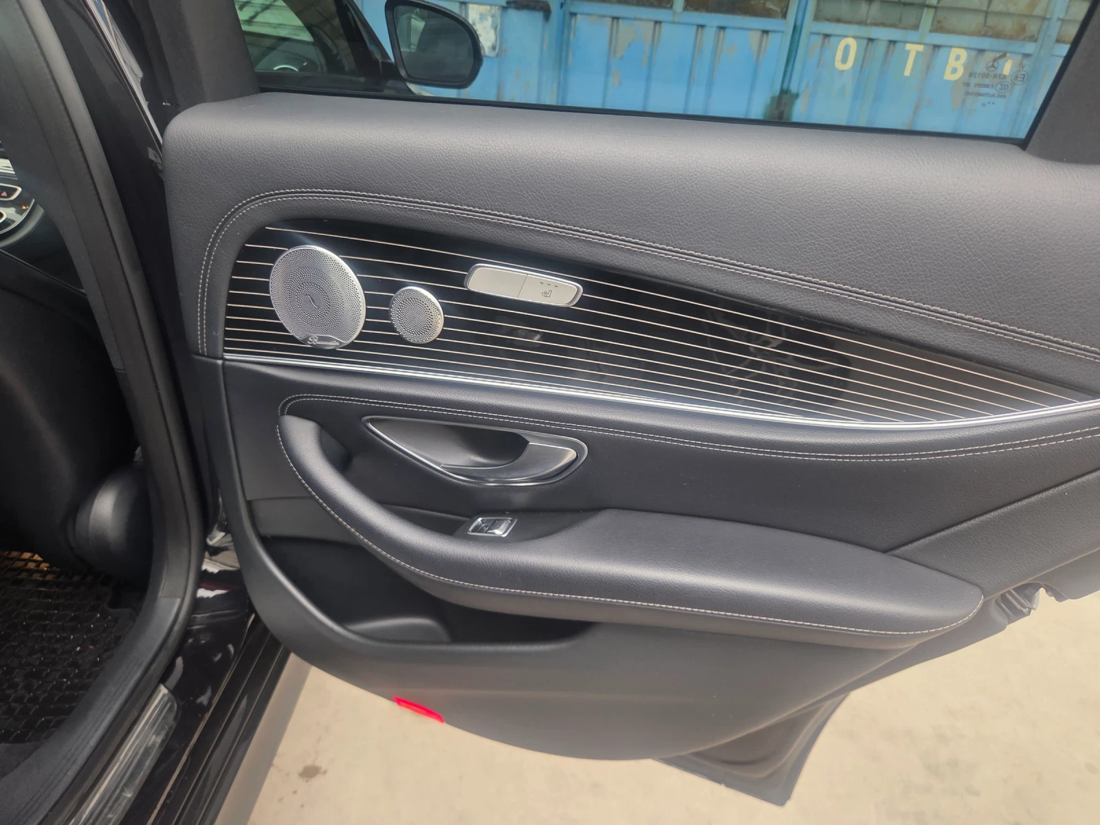 Mercedes-Benz E 400, снимка 12 - Автомобили и джипове - 56431959