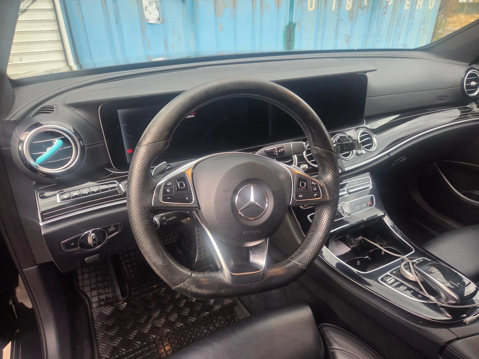 Mercedes-Benz E 400, снимка 17 - Автомобили и джипове - 56431959