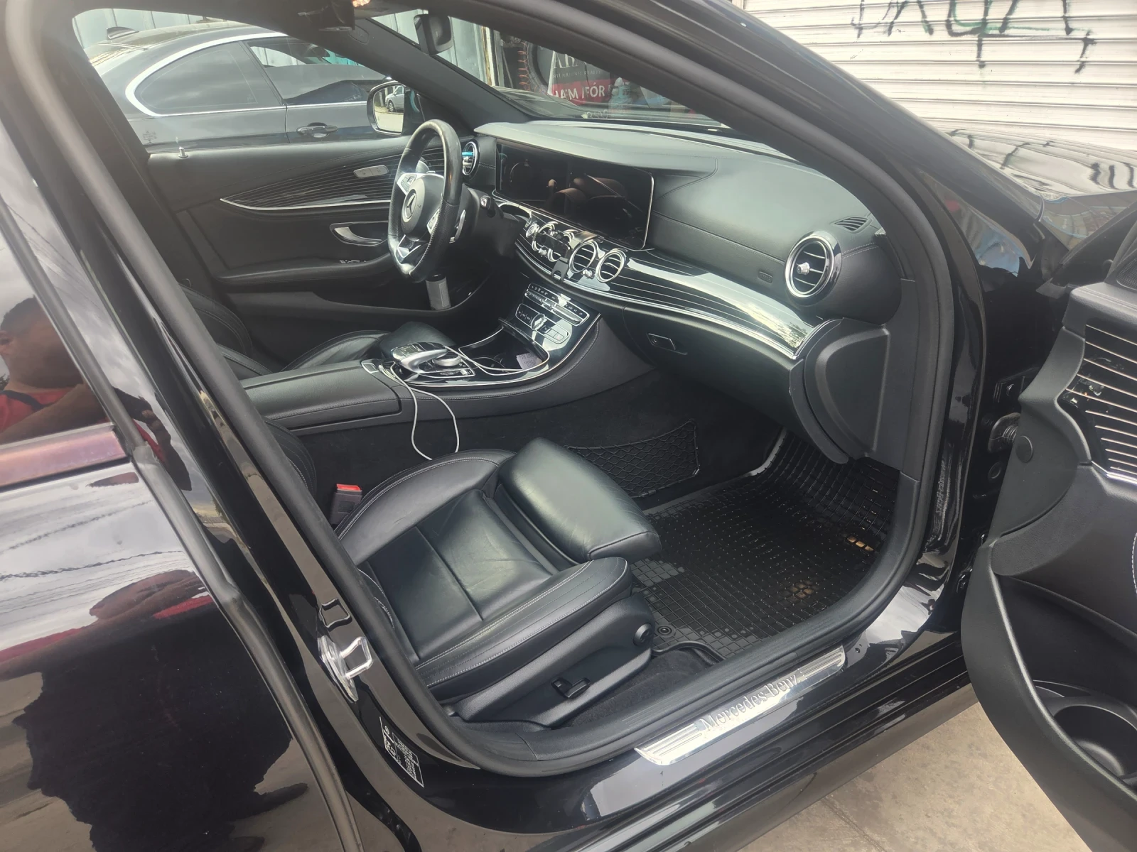 Mercedes-Benz E 400, снимка 13 - Автомобили и джипове - 56431959