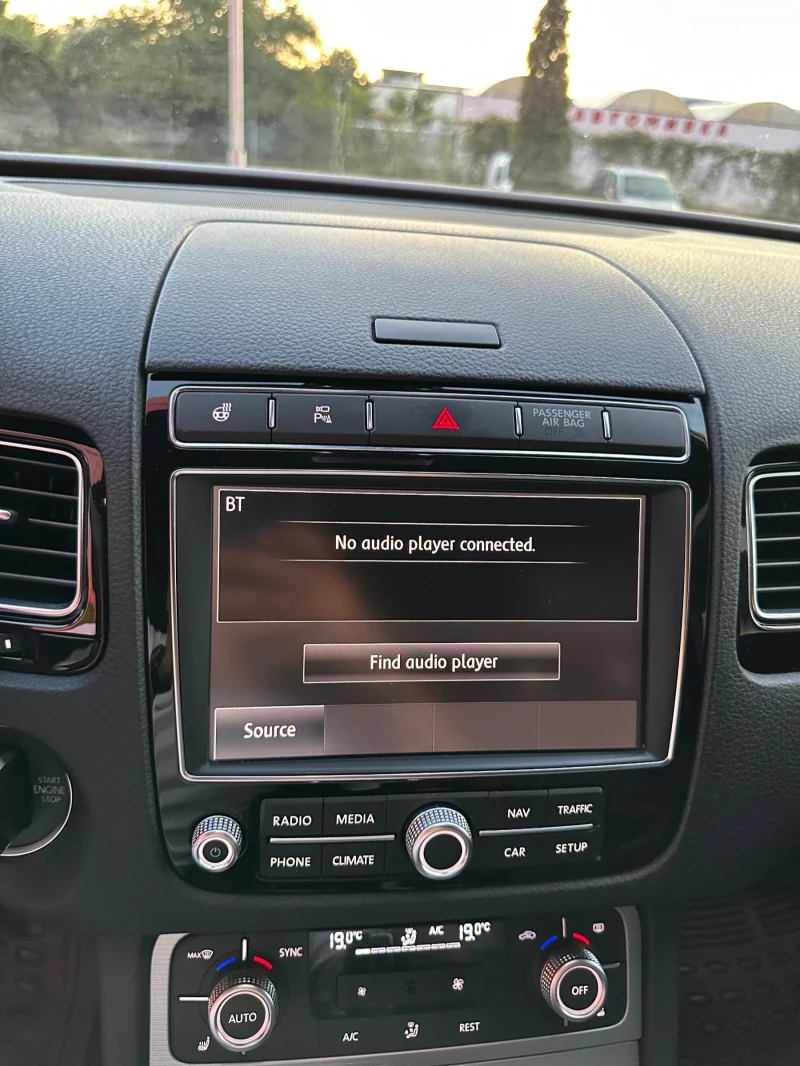 VW Touareg, снимка 9 - Автомобили и джипове - 52596456