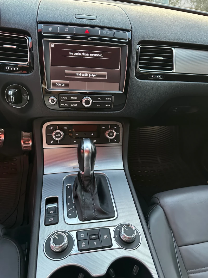 VW Touareg, снимка 8 - Автомобили и джипове - 52596456