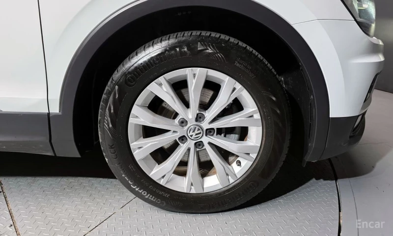 VW Tiguan, снимка 5 - Автомобили и джипове - 53375352