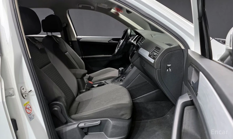 VW Tiguan, снимка 11 - Автомобили и джипове - 53375352