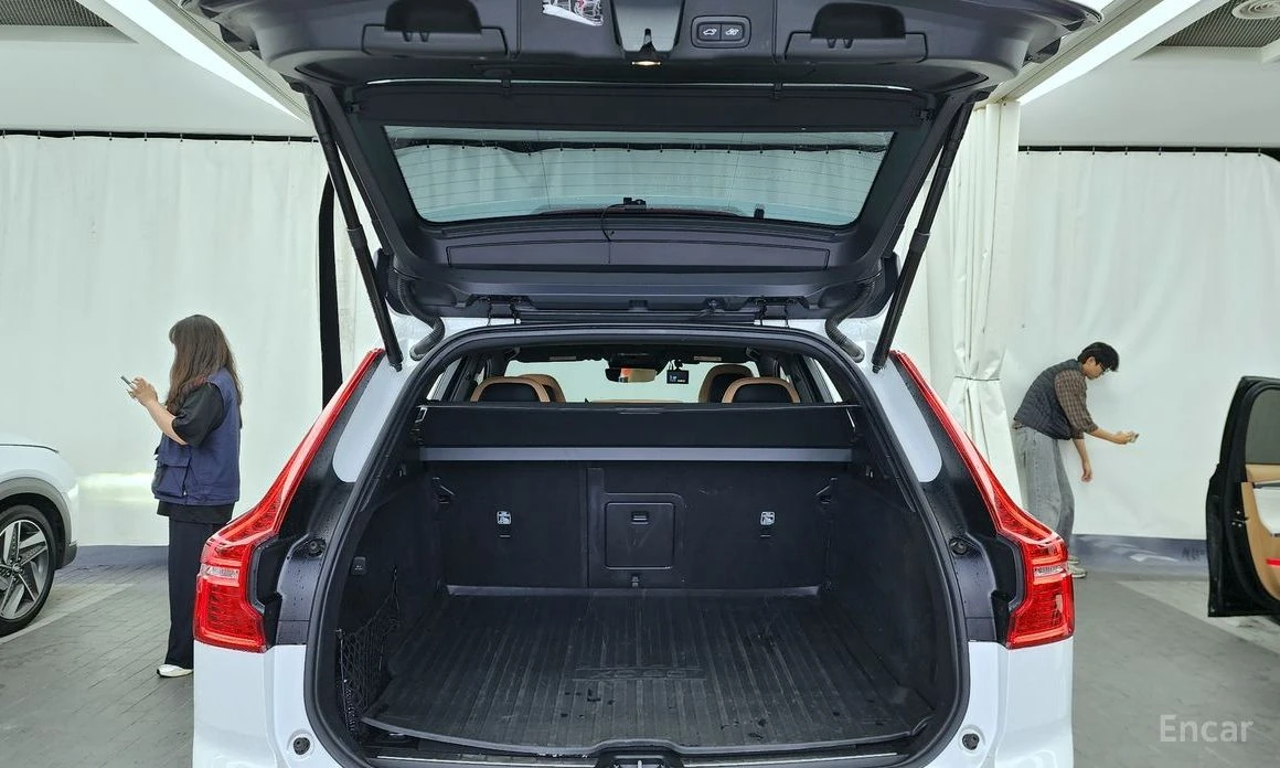 Volvo XC60 Т6 INSCRIPTION* PANO* ОБДУХВАНЕ* КОЖА* НАВИ* ПОДГР, снимка 17 - Автомобили и джипове - 54168774