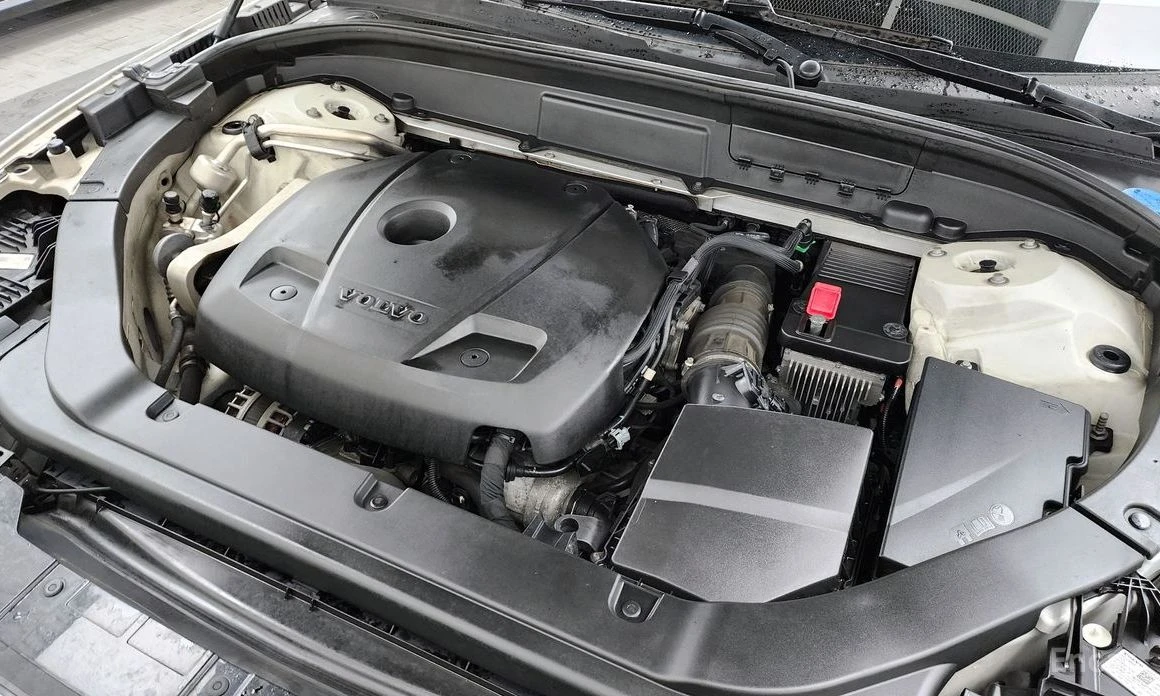 Volvo XC60 Т6 INSCRIPTION* PANO* ОБДУХВАНЕ* КОЖА* НАВИ* ПОДГР, снимка 5 - Автомобили и джипове - 54168774