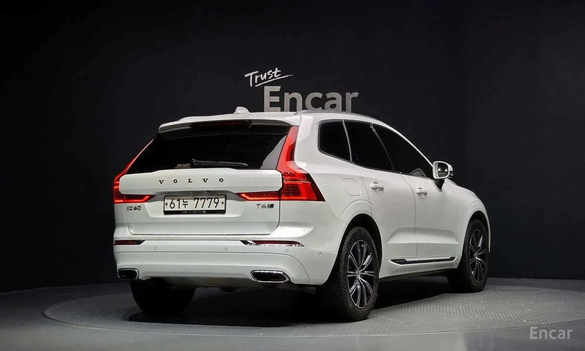 Volvo XC60 Т6 INSCRIPTION* PANO* ОБДУХВАНЕ* КОЖА* НАВИ* ПОДГР, снимка 2 - Автомобили и джипове - 54168774