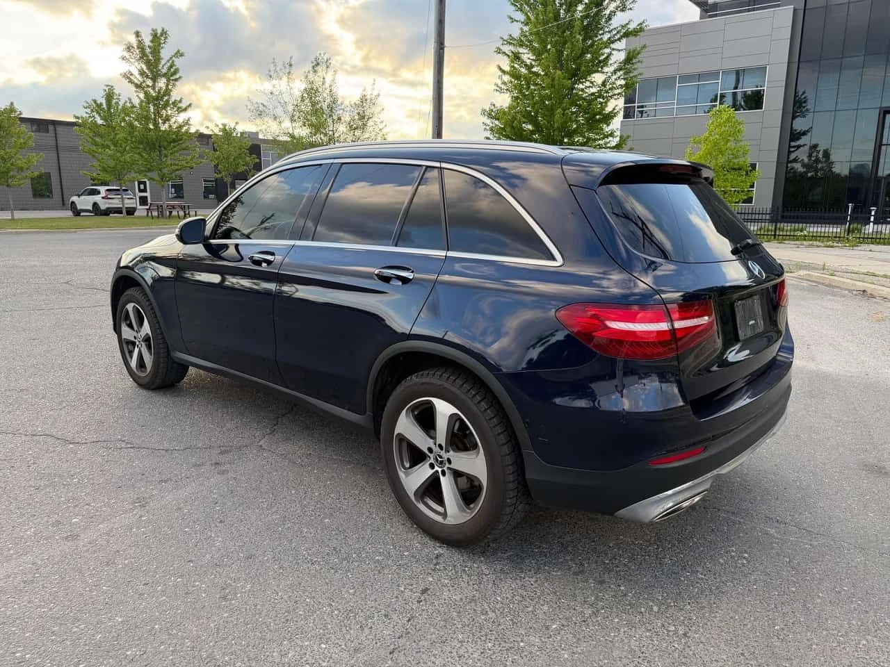 Mercedes-Benz GLC 300 * ПАНОРАМА* КАМЕРА* ПДОГРЕВ* , снимка 7 - Автомобили и джипове - 54863596