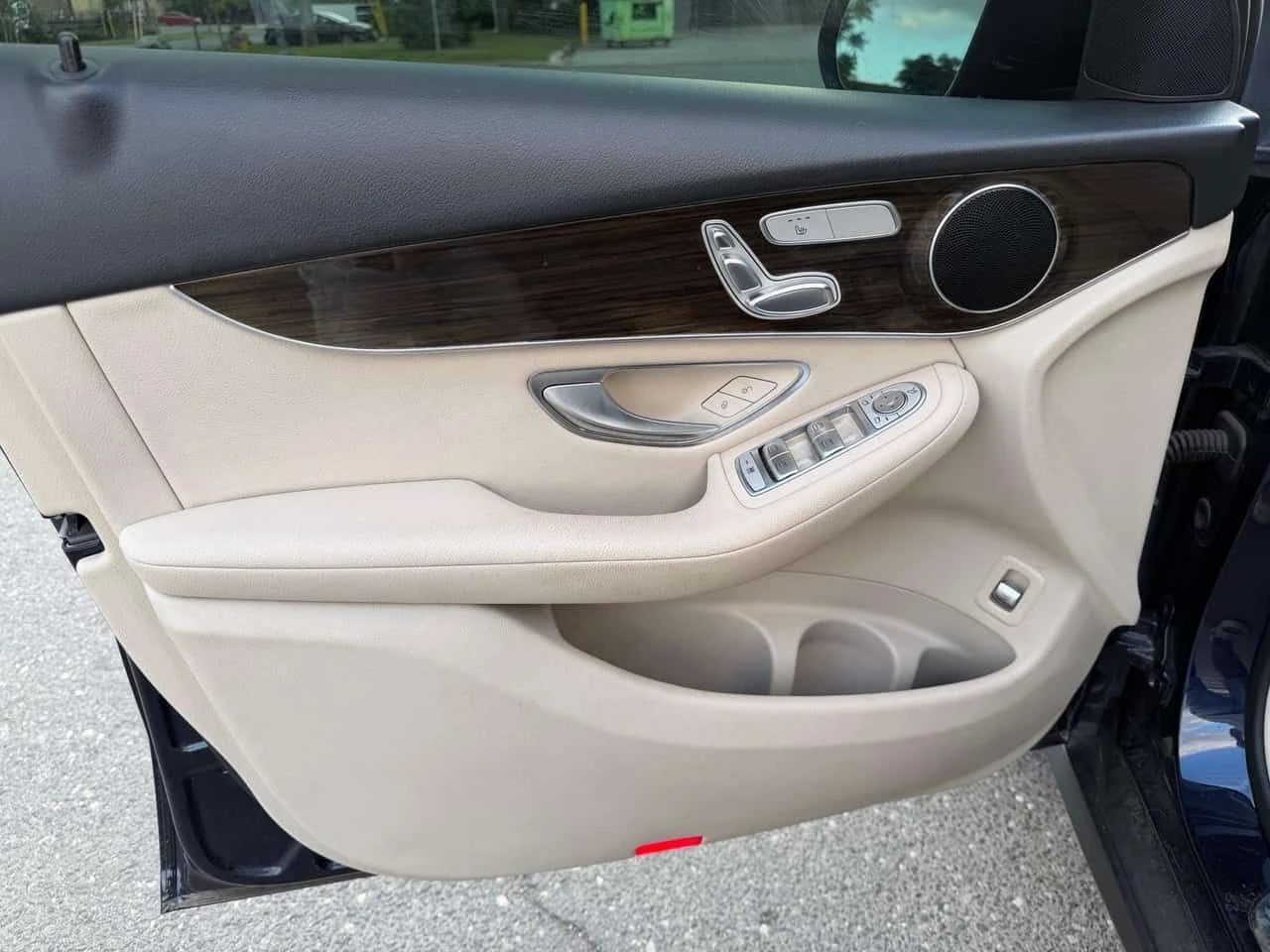 Mercedes-Benz GLC 300 * ПАНОРАМА* КАМЕРА* ПДОГРЕВ* , снимка 13 - Автомобили и джипове - 54863596