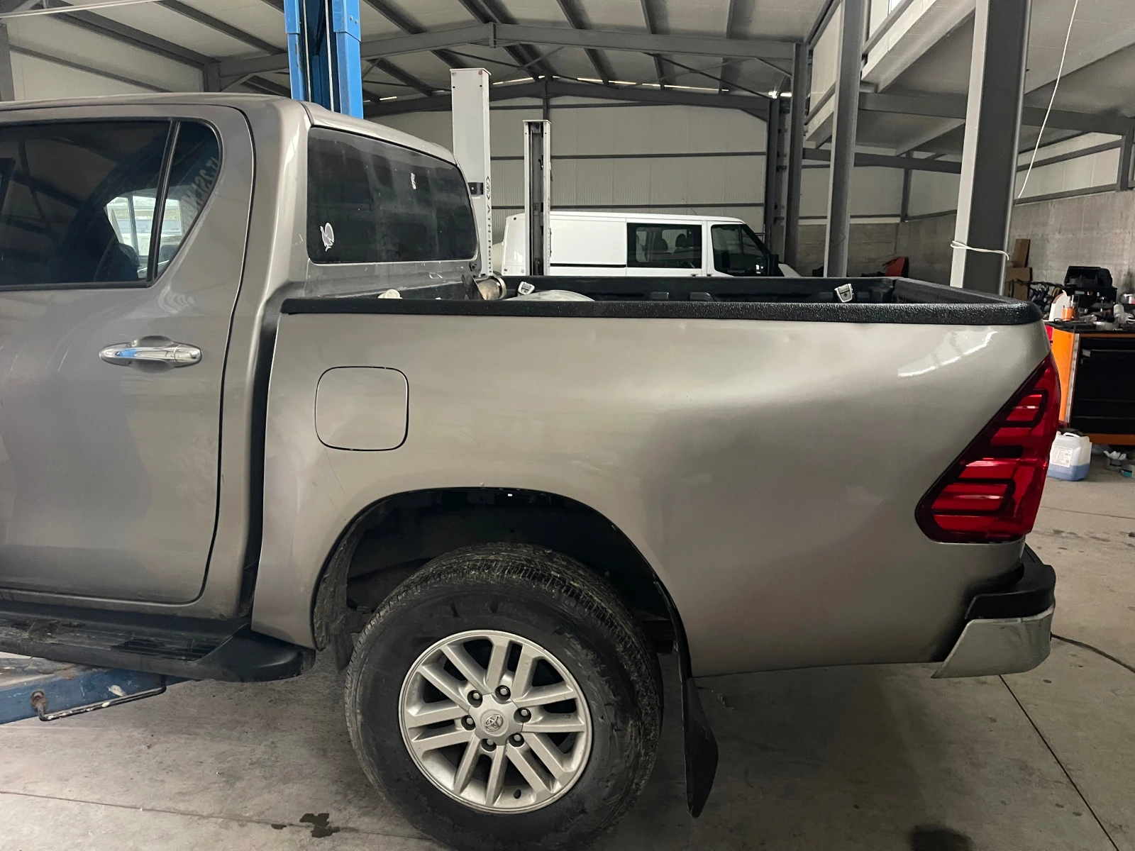 Toyota Hilux Автомат катастрофирал, снимка 3 - Автомобили и джипове - 55141148