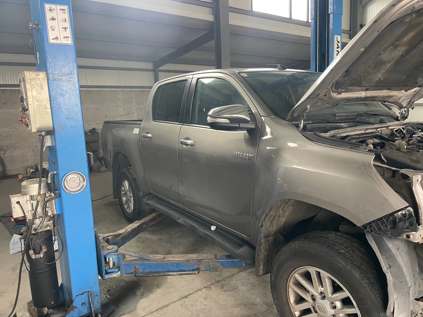 Toyota Hilux Автомат катастрофирал, снимка 5 - Автомобили и джипове - 55141148