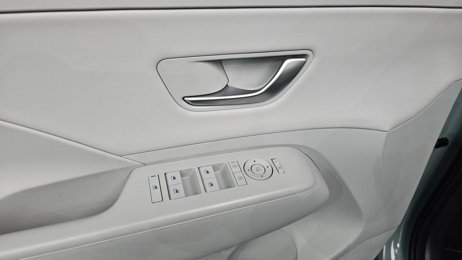 Hyundai Kona 1.6 Turbo, снимка 16 - Автомобили и джипове - 55446188