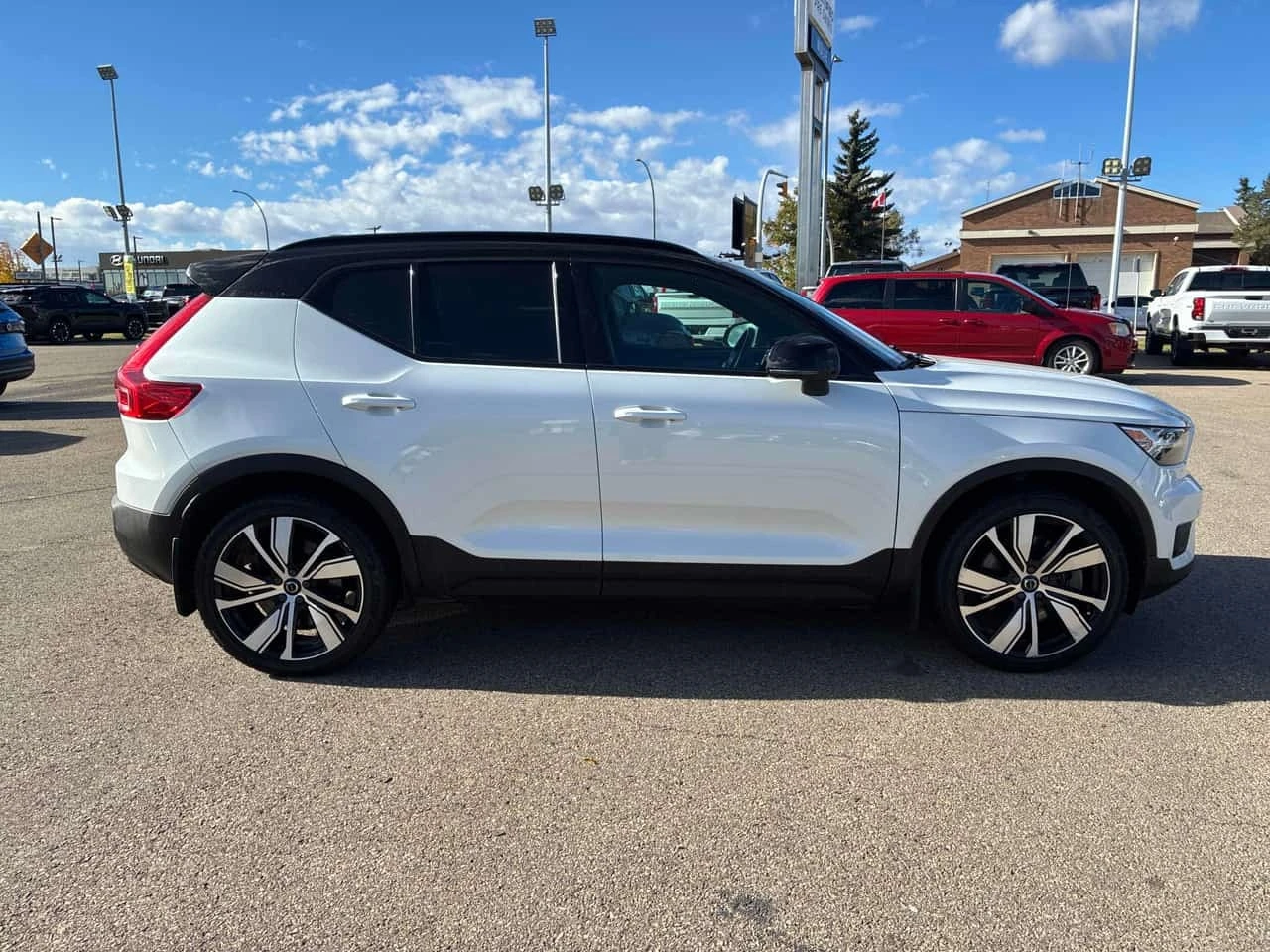 Volvo XC40  Recharge P8 eAWD Pure Electric / CARFAX  | Mobile.bg � ����������� 3