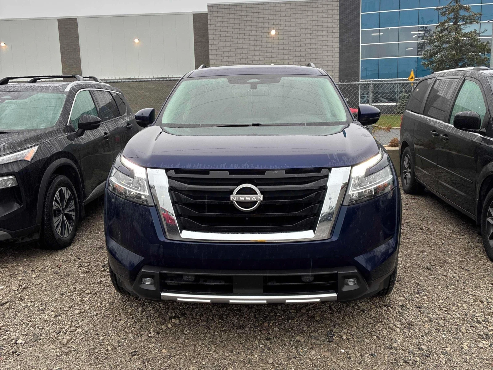 Nissan Pathfinder SV* 360* Pano* Dist* �������* Keyless*  | Mobile.bg � ����������� 2