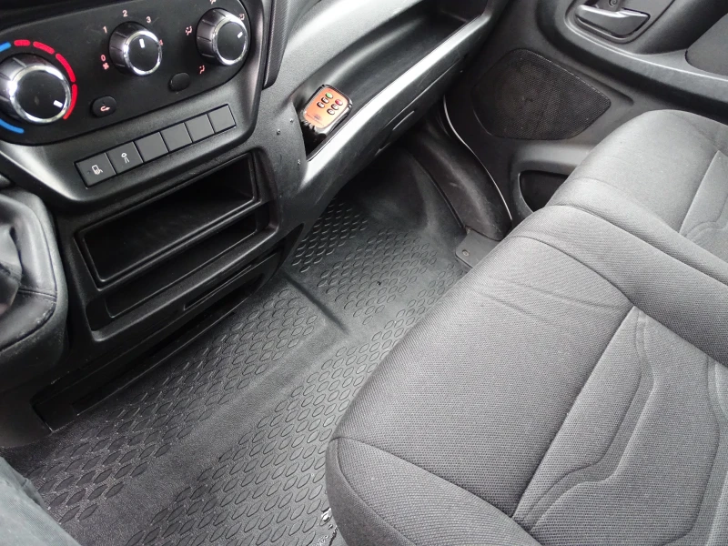 Iveco 35c17 3.0HPI  КАТ. * Б* , снимка 13 - Бусове и автобуси - 53180904