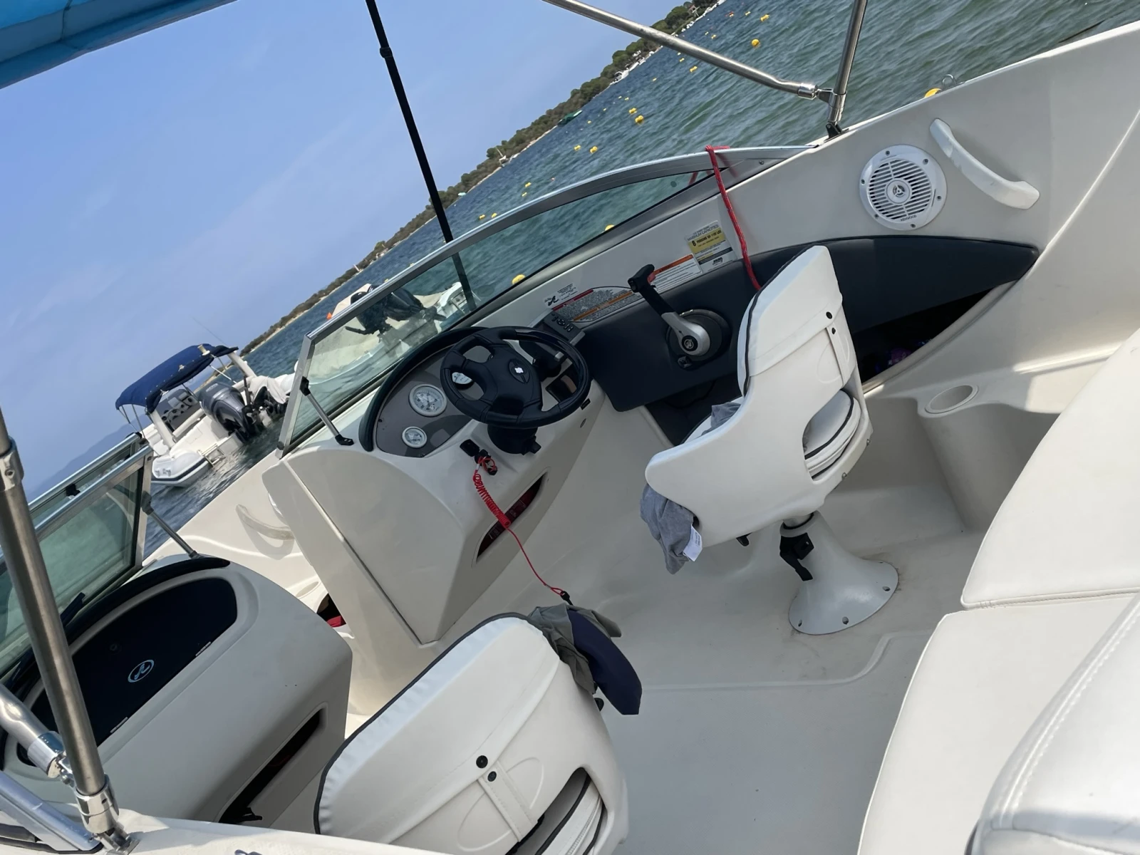 Моторна яхта Sea Ray 185 Sport - изображение 8