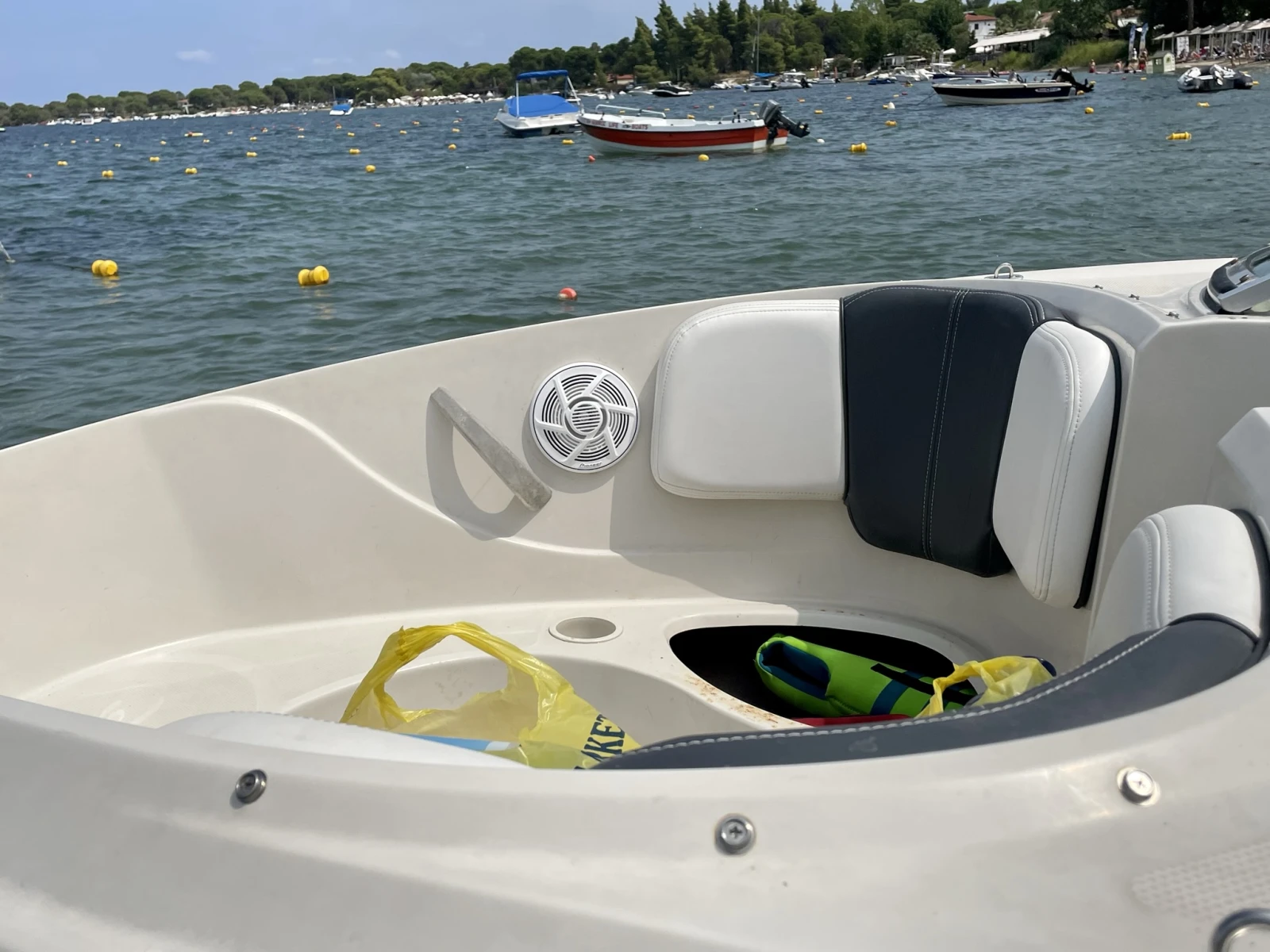Моторна яхта Sea Ray 185 Sport - изображение 10