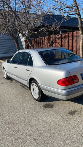 Mercedes-Benz E 300, снимка 4