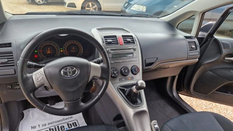 Toyota Auris 1.4i, снимка 9 - Автомобили и джипове - 48354763