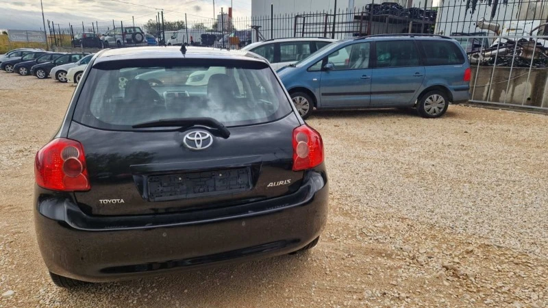 Toyota Auris 1.4i, снимка 6 - Автомобили и джипове - 48354763