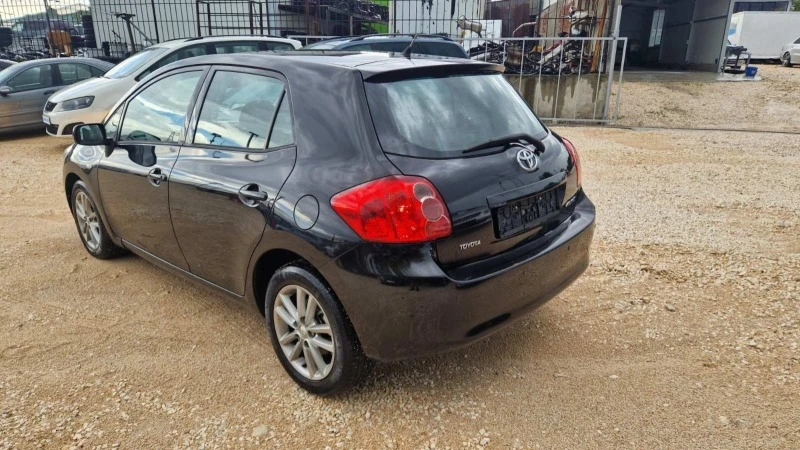 Toyota Auris 1.4i, снимка 5 - Автомобили и джипове - 48354763