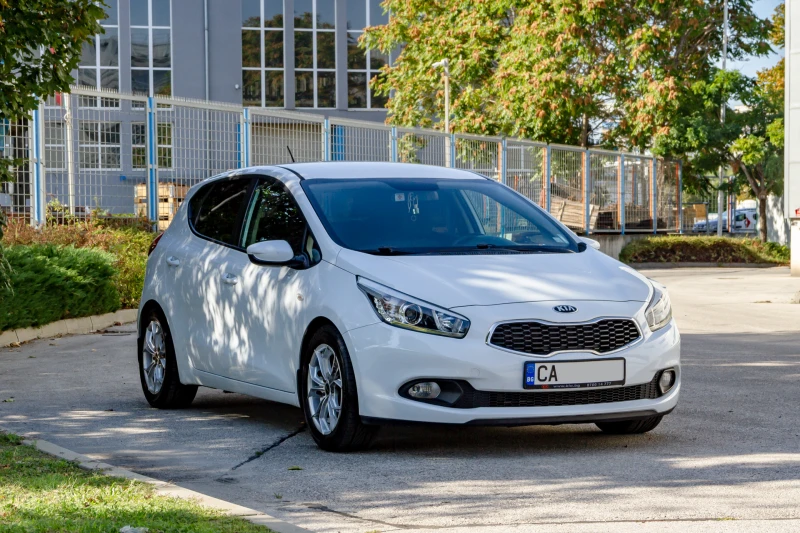 Kia Ceed, снимка 5 - Автомобили и джипове - 47918328