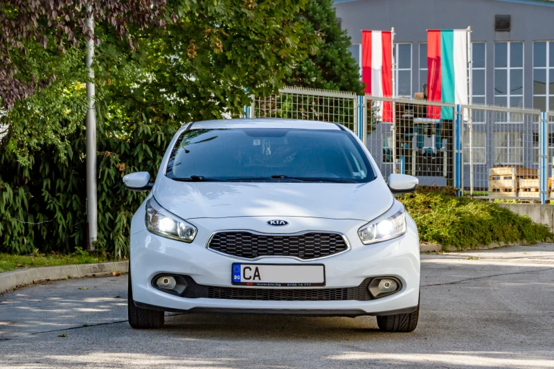 Kia Ceed, снимка 2 - Автомобили и джипове - 47918328