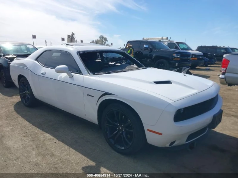 Dodge Challenger 3.6L V-6 DOHC, VVT, 305HP Rear Wheel Drive, снимка 1 - Автомобили и джипове - 48257544