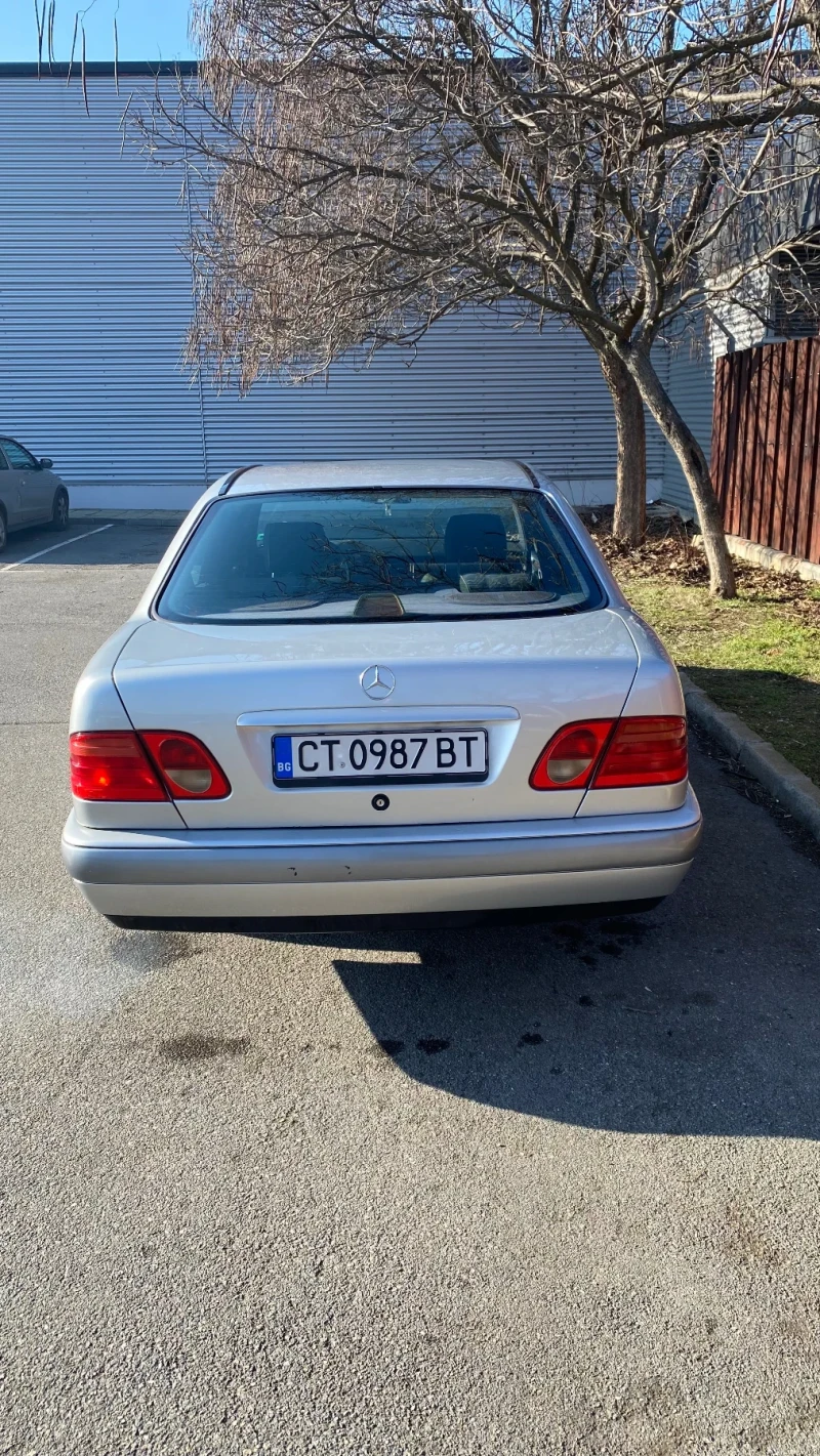 Mercedes-Benz E 300, снимка 6 - Автомобили и джипове - 49199611