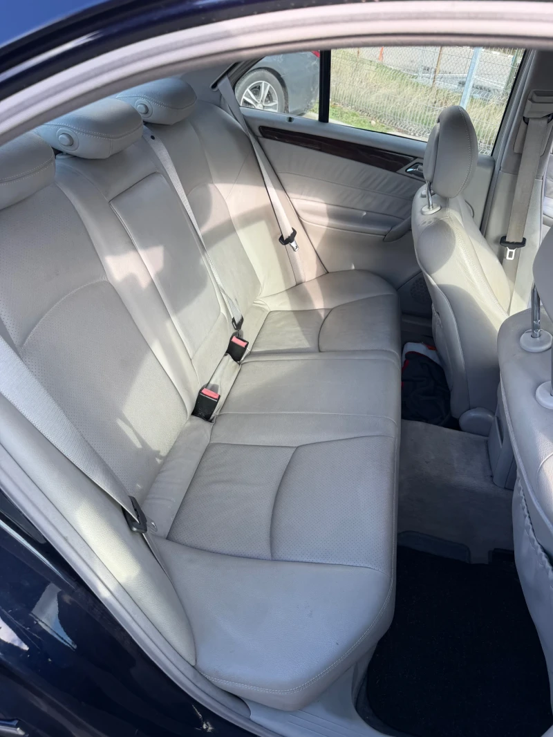 Mercedes-Benz C 270 2.7CDI, снимка 7 - Автомобили и джипове - 52615584