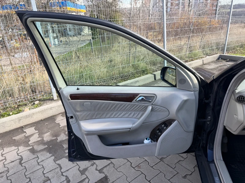 Mercedes-Benz C 270 2.7CDI, снимка 8 - Автомобили и джипове - 52615584