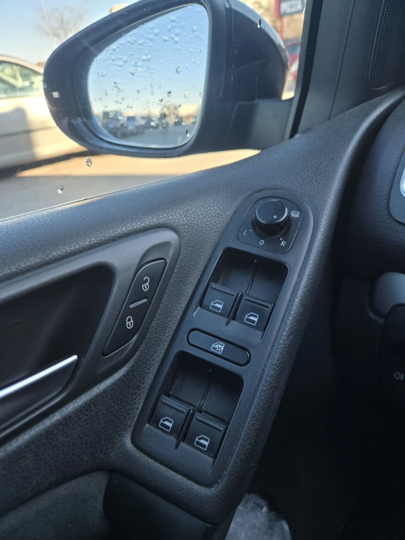 VW Golf 1.4 бензин газ  2011г. 80к.с., снимка 15 - Автомобили и джипове - 52937834