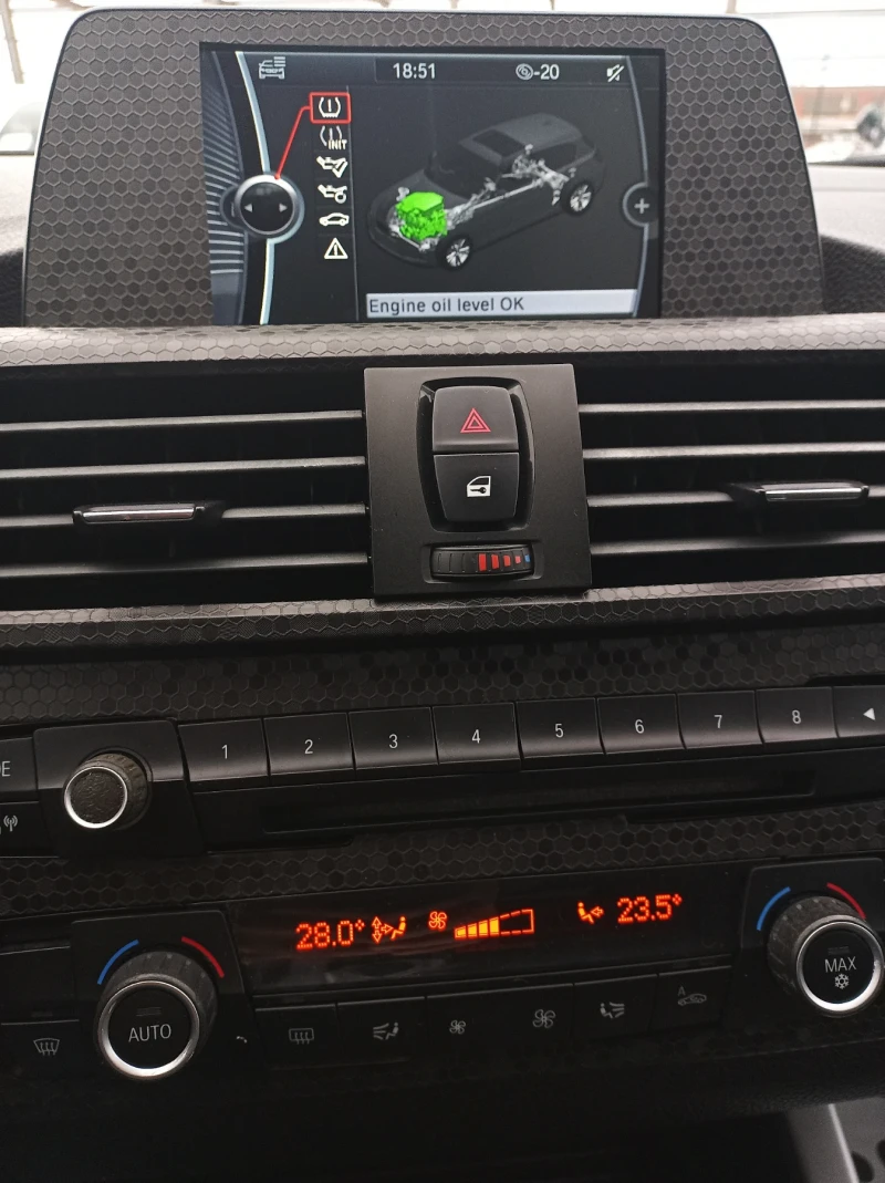 BMW 118 F20* 2.0TDI * Efficient Dynamics * Navi * , снимка 12 - Автомобили и джипове - 53298430