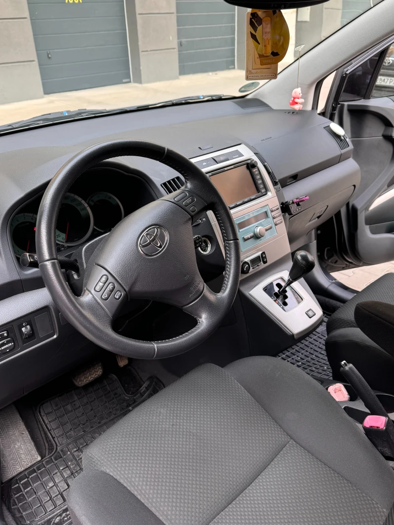 Toyota Corolla verso, снимка 6 - Автомобили и джипове - 53357765