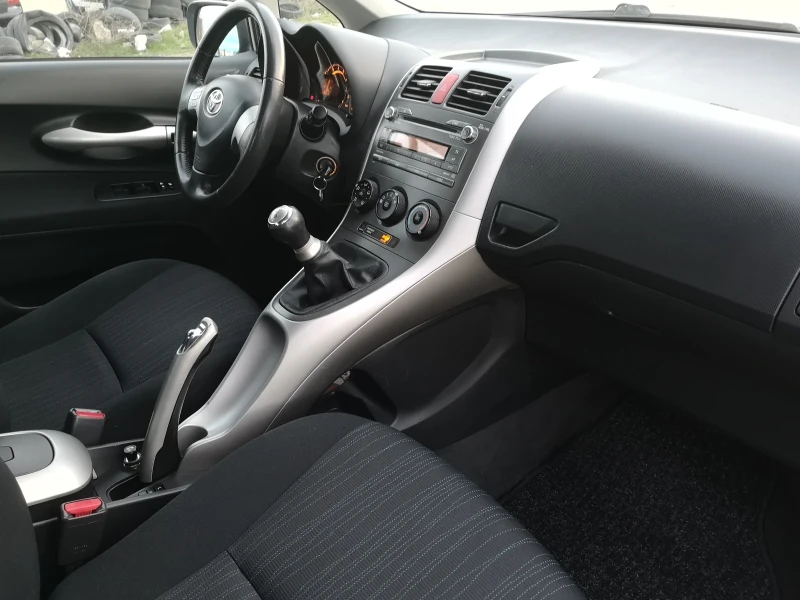 Toyota Auris 1.6i 124ks 130000km, снимка 9 - Автомобили и джипове - 53513229