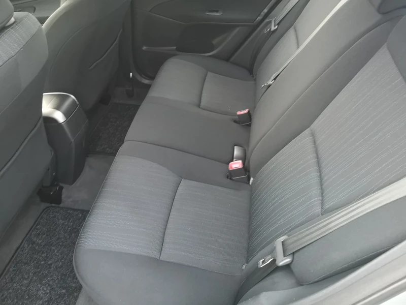 Toyota Auris 1.6i 124ks 130000km, снимка 13 - Автомобили и джипове - 53513229