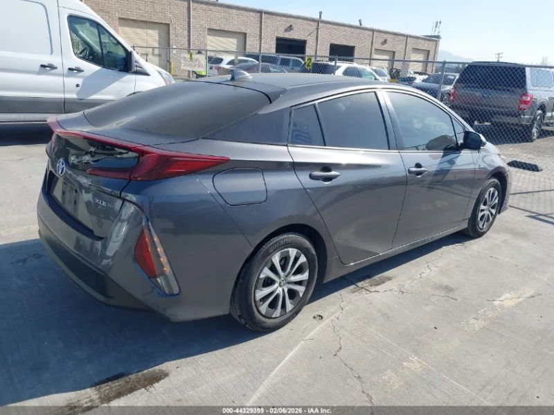 Toyota Prius Prime Xle, снимка 4 - Автомобили и джипове - 53530440