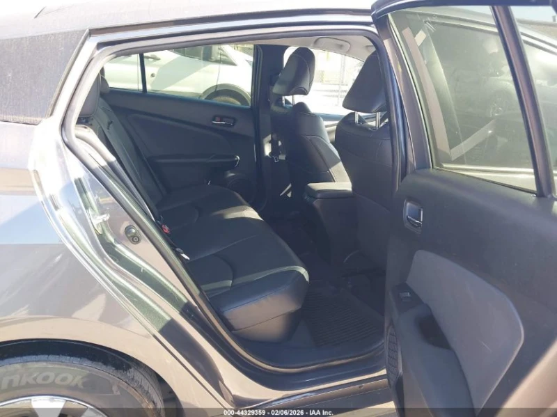 Toyota Prius Prime Xle, снимка 8 - Автомобили и джипове - 53530440