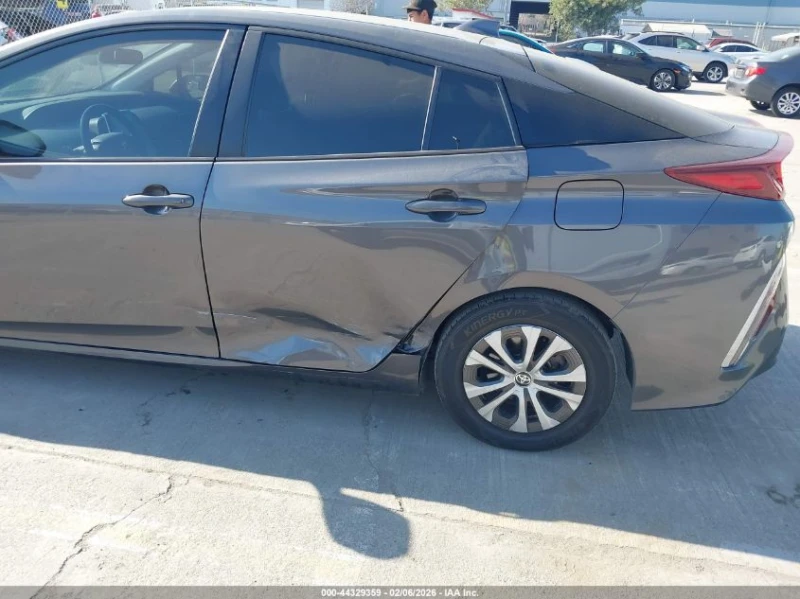 Toyota Prius Prime Xle, снимка 6 - Автомобили и джипове - 53530440