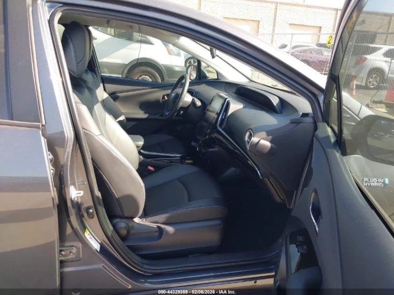 Toyota Prius Prime Xle, снимка 5 - Автомобили и джипове - 53530440