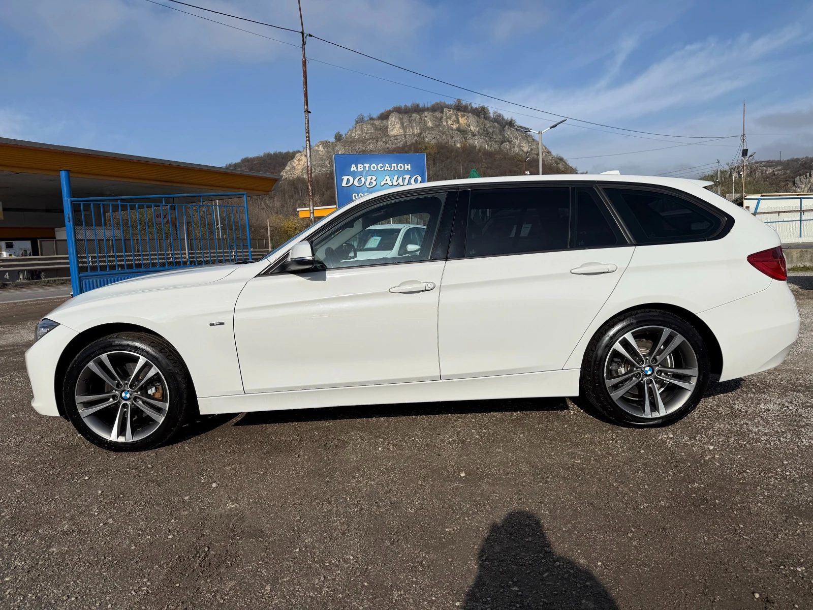 BMW 320 2.0D-x-Drive-Touring Sport-Автоматик-нови гуми - изображение 3