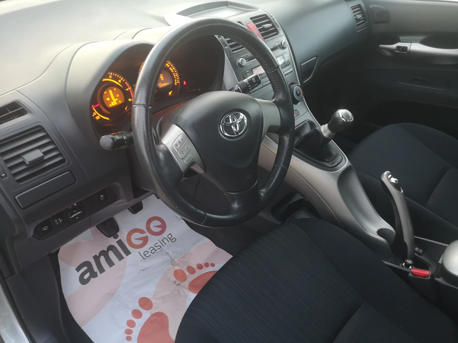 Toyota Auris 1.6i 124ks 130000km - изображение 7