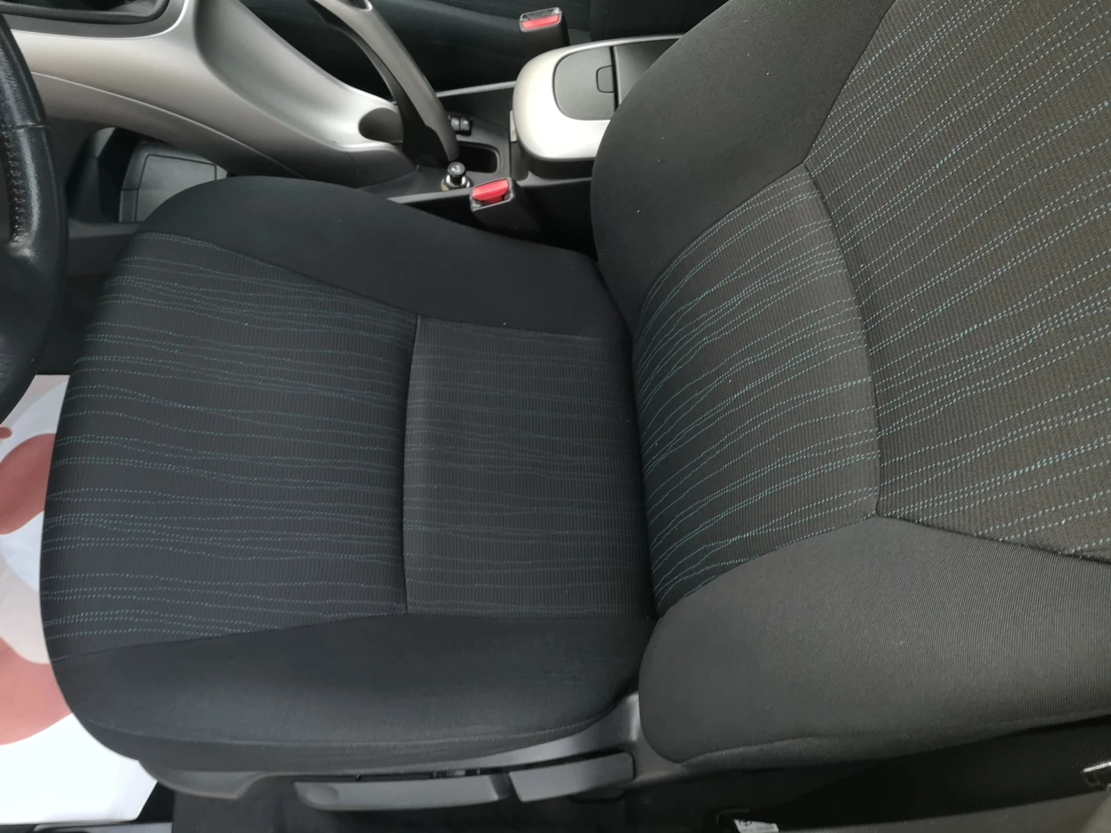 Toyota Auris 1.6i 124ks 130000km - изображение 8