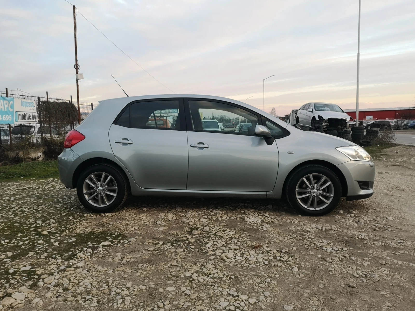 Toyota Auris 1.6i 124ks 130000km - изображение 2