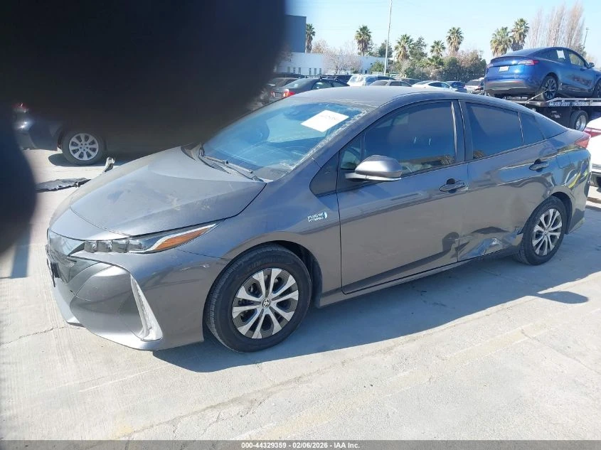 Toyota Prius Prime Xle - изображение 2