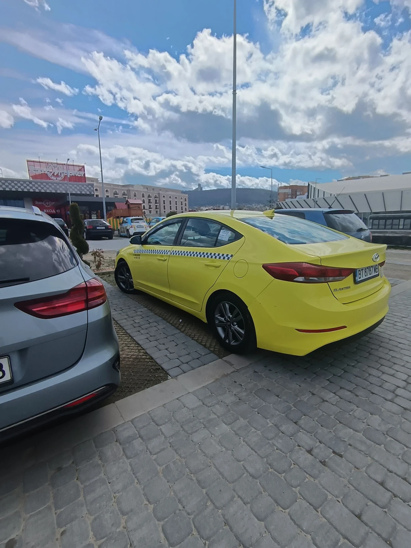 Hyundai Elantra, снимка 3 - Автомобили и джипове - 54123388