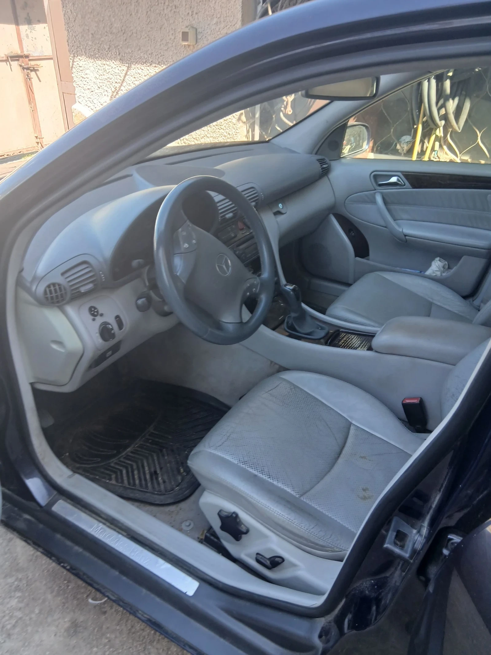 Mercedes-Benz C 220, снимка 6 - Автомобили и джипове - 54136580