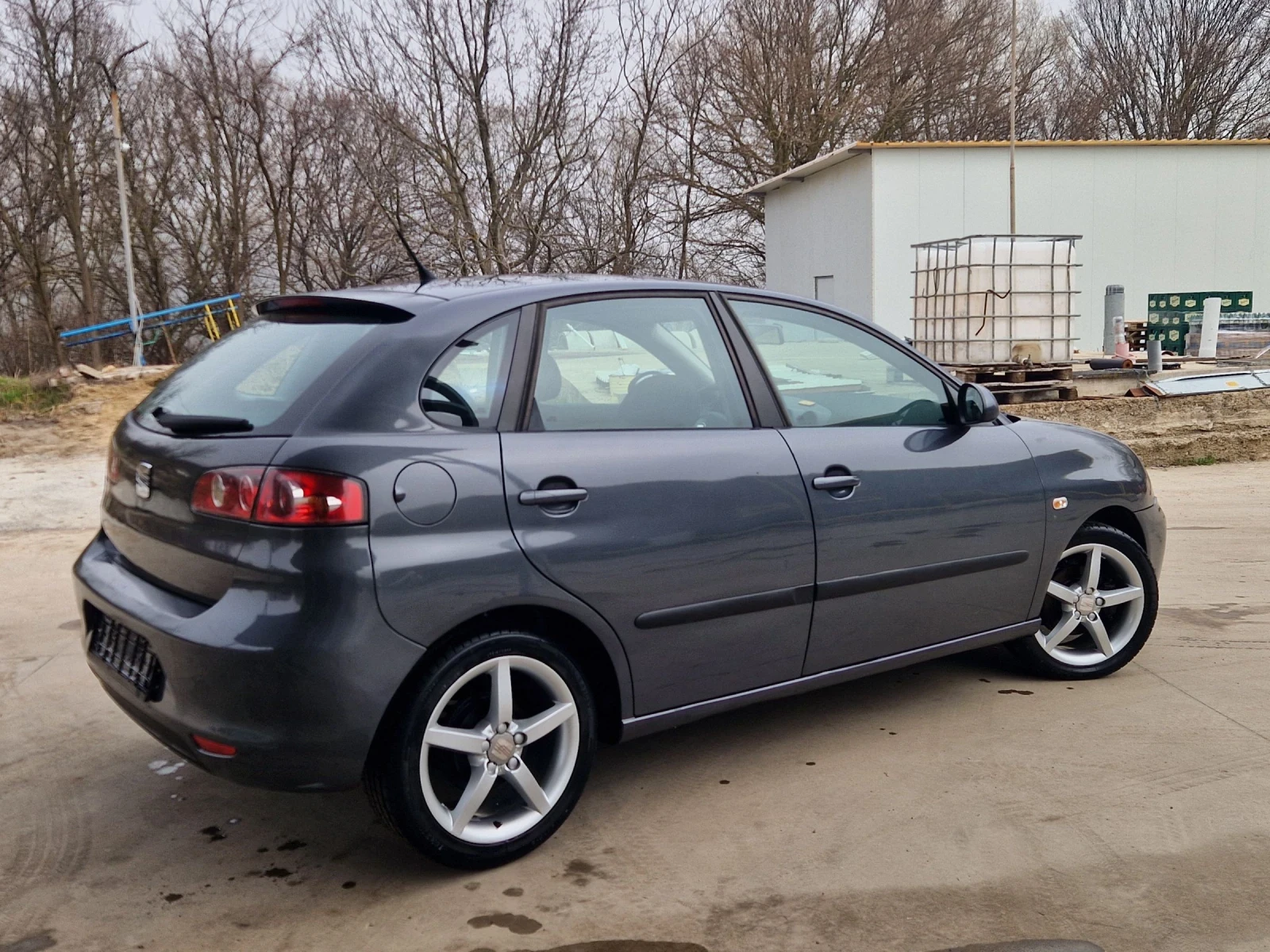 Seat Ibiza 1.2i 70к.с., снимка 2 - Автомобили и джипове - 54142978